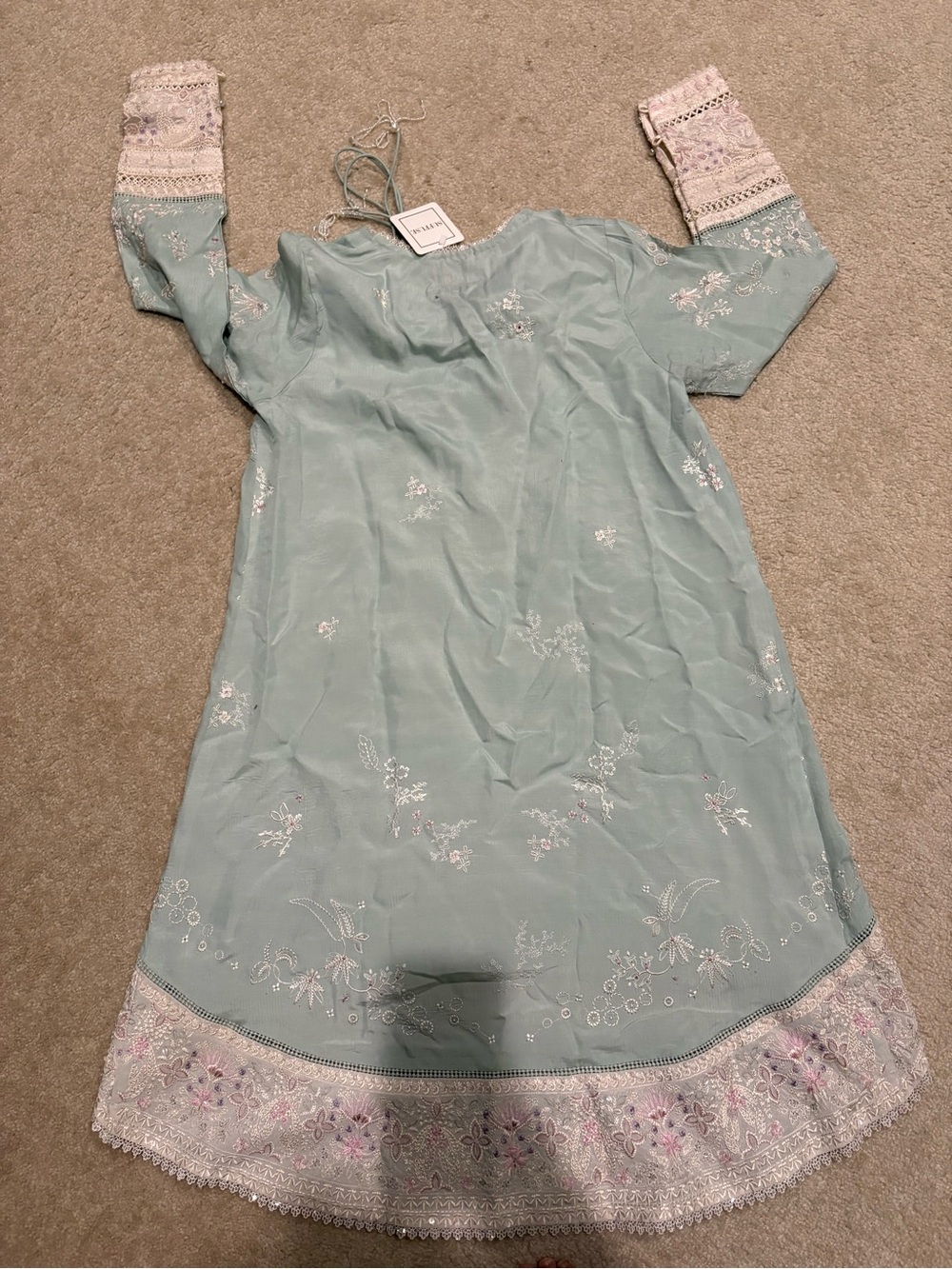 Suffuse Ourea Pakistani Suit - Picture 11 of 16